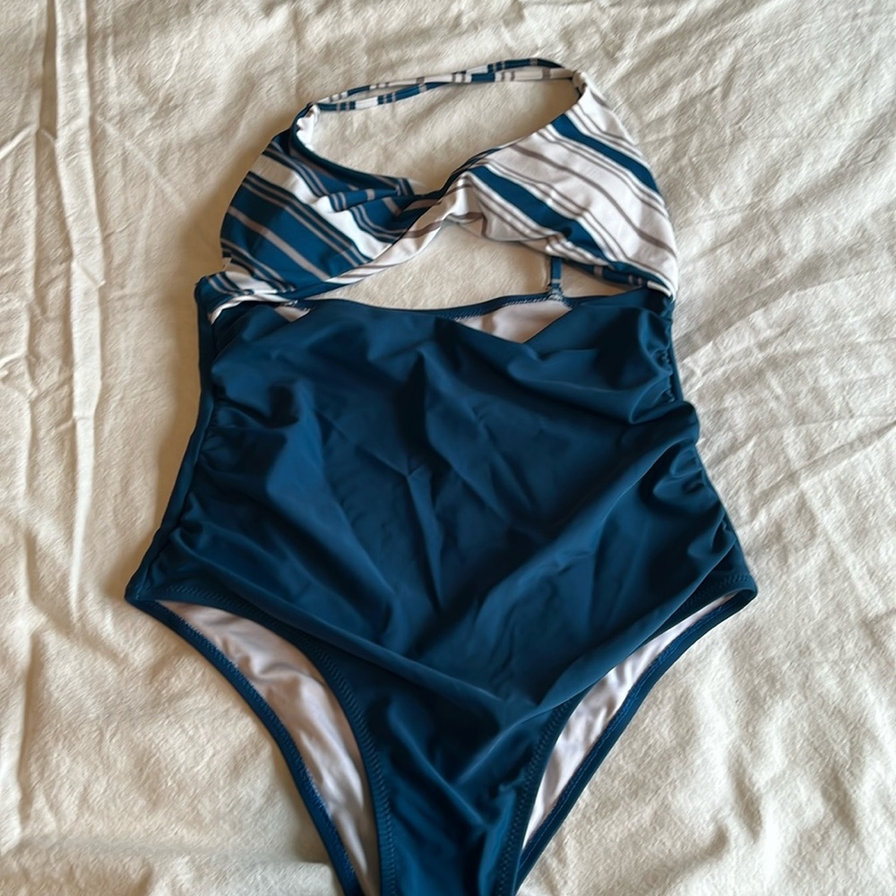 Cupshe one piece, cut out and twist top